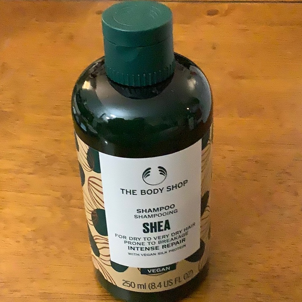 The Body Shop Shampoo Shea Intense Repair for Dry Hair 8.4 oz 250 ml